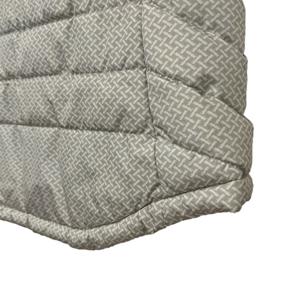 GAP Grey White Puffer Vest Large Outerwear. Zipper & Snap front buttons. Large - Picture 10 of 15